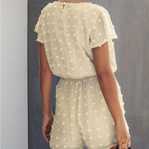 Brand New Francesca’s Collection Ivory Dot Romper Size Large - Picture 2 of 3